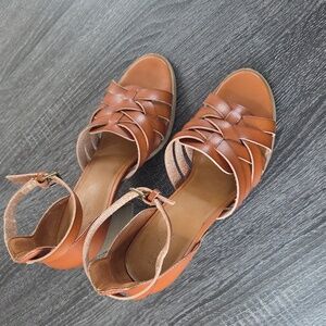 UNIVERSAL THREAD GOODS 7.5 Elegant Brown Strappy Stacked Heeled Sandals EUC